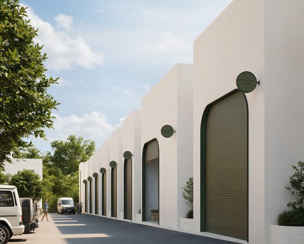 Granvía driveway and arched doors